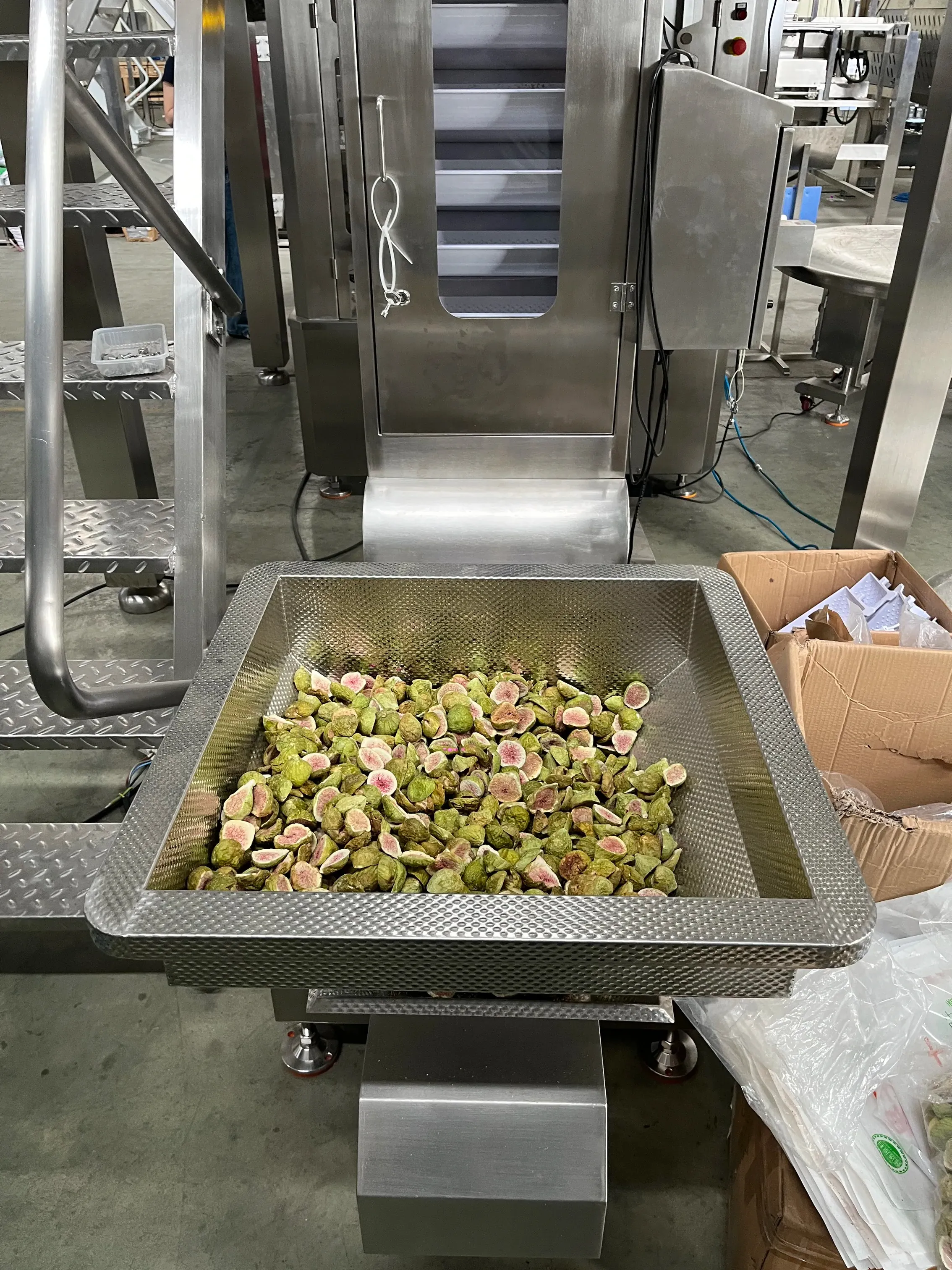 Karouselový stroj pro sypké suroviny - pohled 12