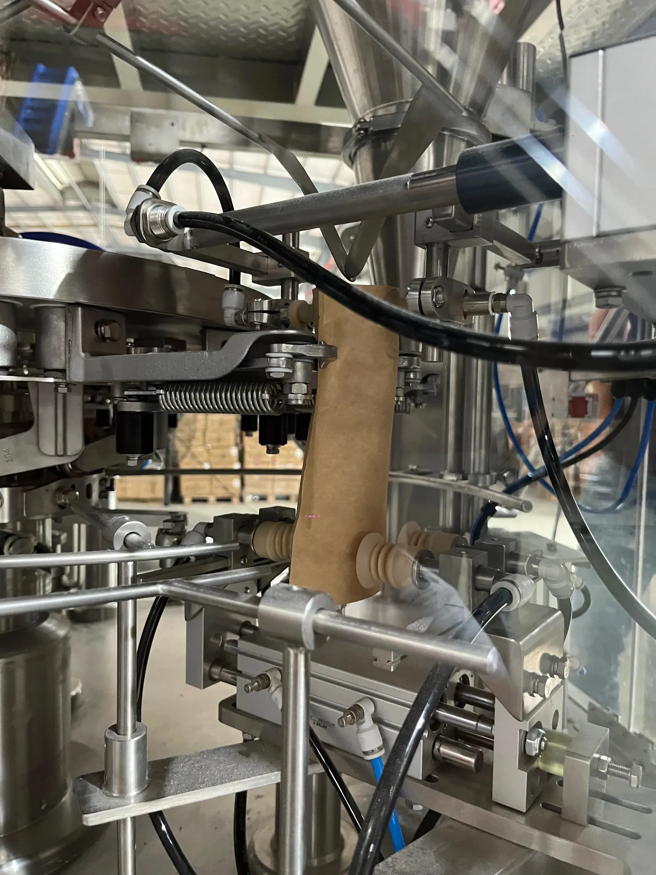 Karouselový stroj pro sypké suroviny - pohled 9