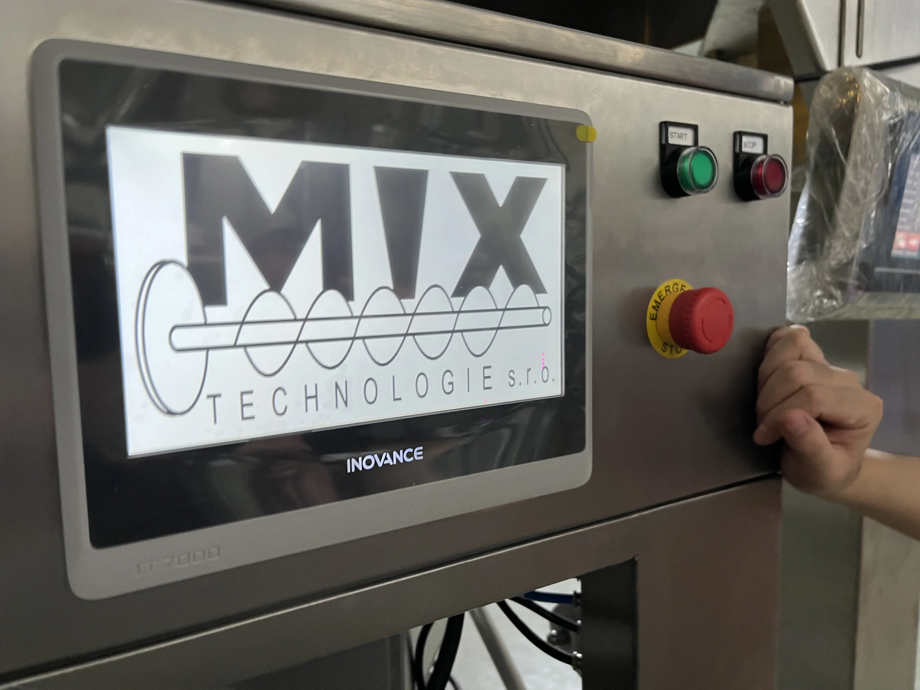 Karouselový stroj pro sypké směsi - displej